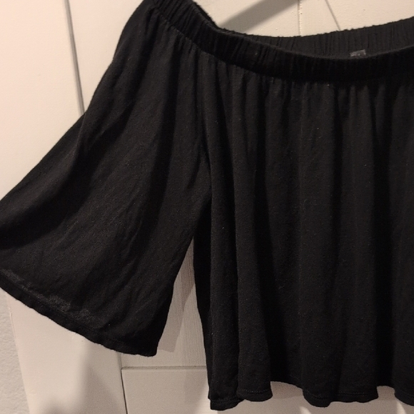 J. Story Chic Black Off the Shoulder Crop Top, Lightweight and Flowy Size M - Picture 3 of 6